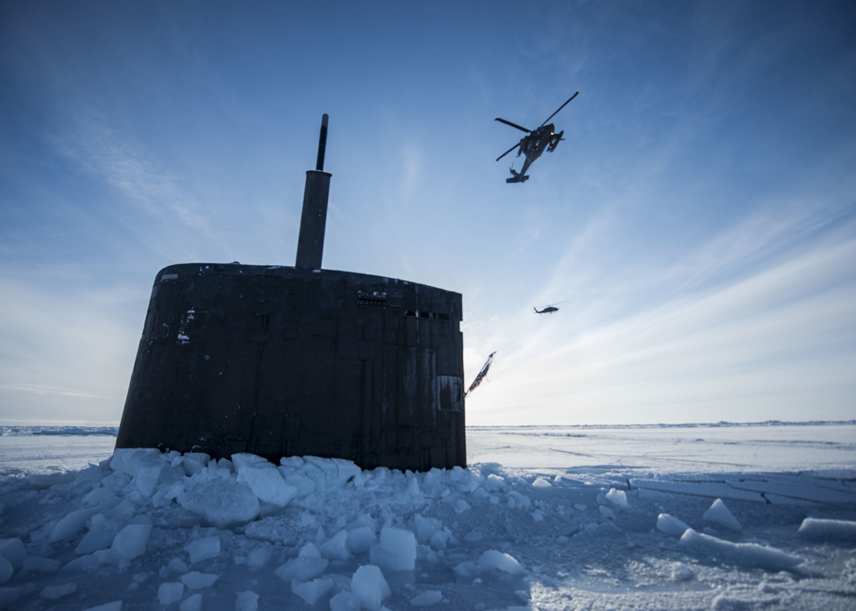 El USS Hampton (SNS 767) emerge del hielo en el ejercicio ICEX 2016 (U.S. Navy)